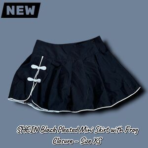 SHEIN Black Pleated Mini Skirt with Frog Closure – Size XS – Preowned
